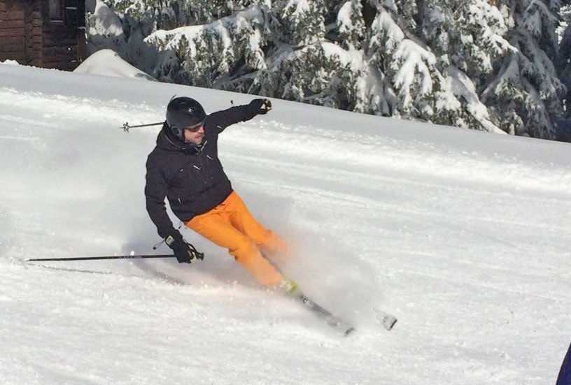 Selvom han har knogleskørhed, står John Weait Larsen stadig på ski. ”Nogle ting vil jeg bare ikke leve foruden”, siger han.